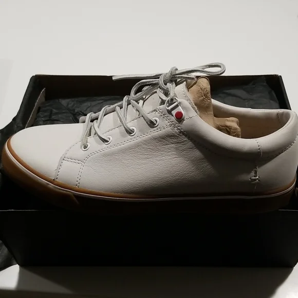 NWT UGG Brock Luxe Leather Sneakers - Picture 3 of 7